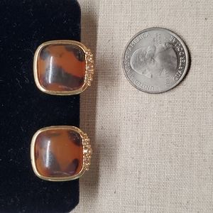 Brown tiger in gold vintage earrings